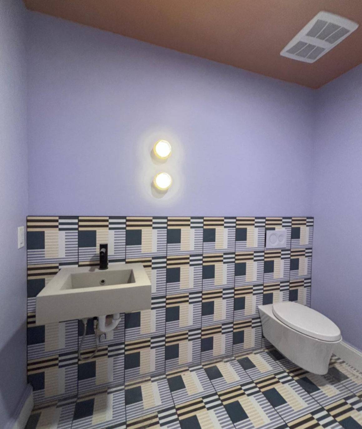 Bathrooms painted and fixtures installed on Level 2 at Rambler Atlanta.